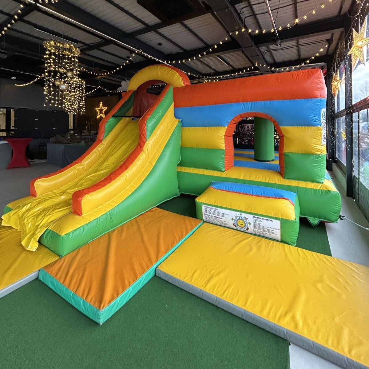 Szivárvány csúszdás légvár (PVC)- ÚJ