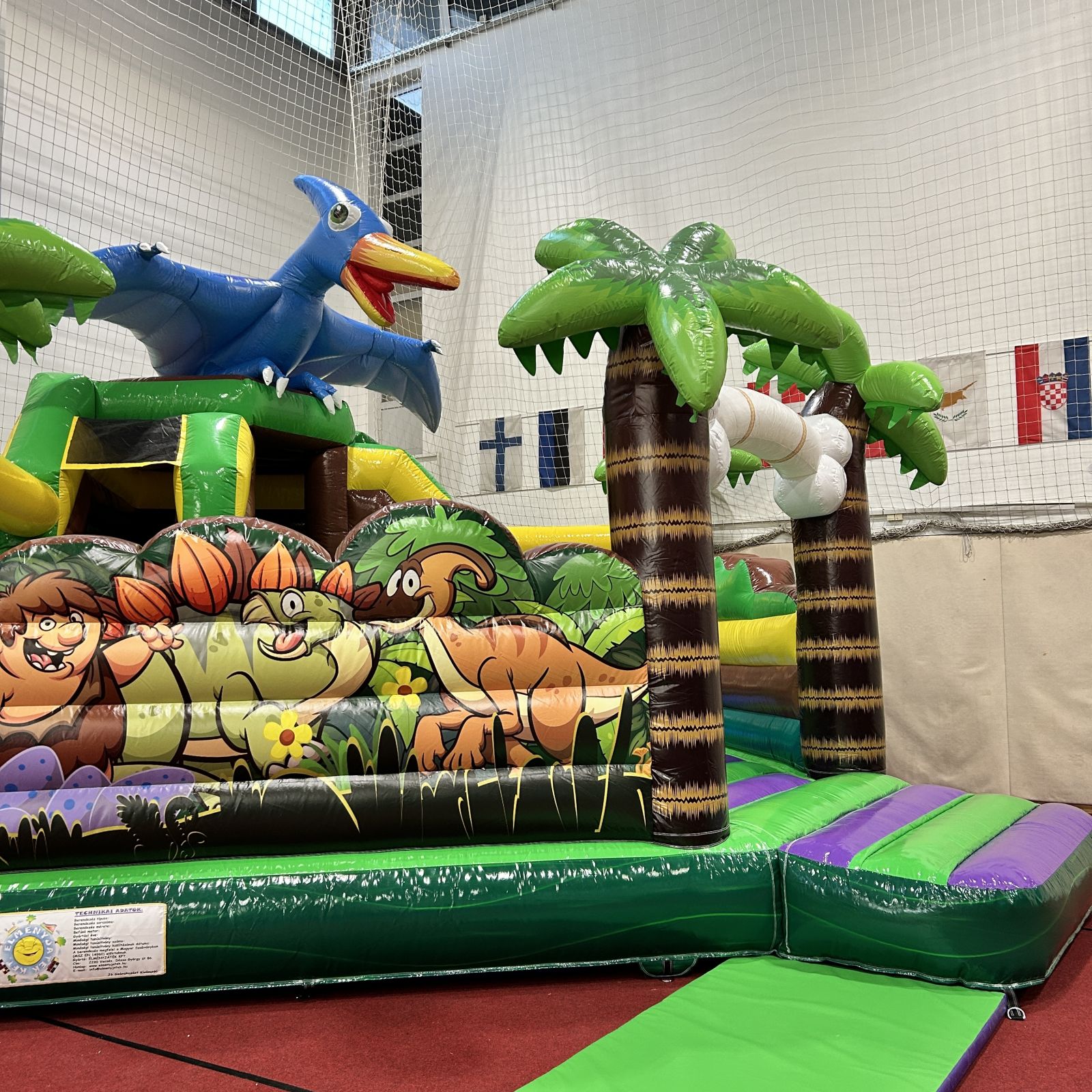 Rejtelmes sziget csúszdás, mászófalas légvár (PVC)- ÚJ